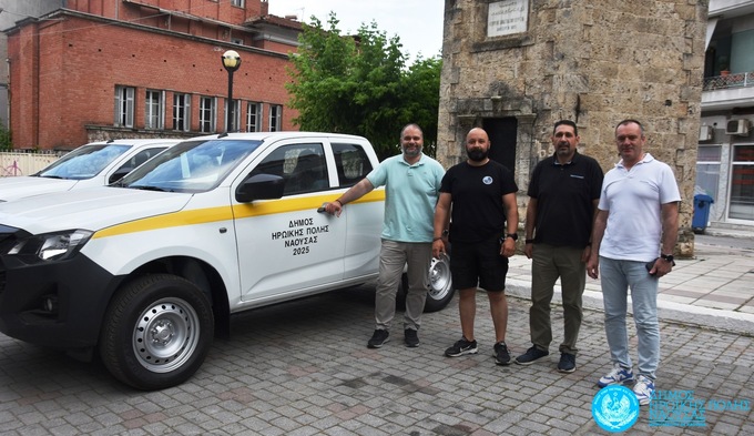 Φωτογραφία Δύο σύγχρονα ημιφορτηγά 4x4 ενισχύουν τον στόλο του Δήμου Νάουσας μέσω του προγράμματος «ΦιλόΔημος ΙΙ»